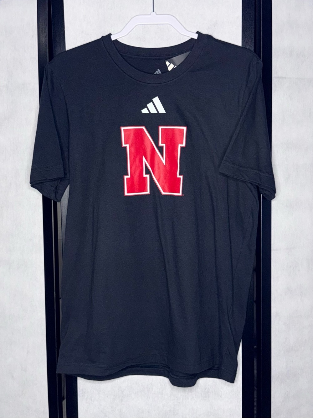adidas Nebraska Huskers Navy Logo T-Shirt Men’s Medium NWT